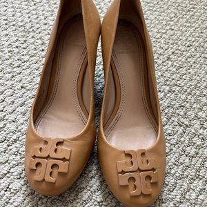 Tory Burch Beige Wedge Heels Size 5.5